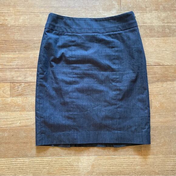Loft lined knee length gray pencil skirt size 2P b27 - Picture 1 of 4